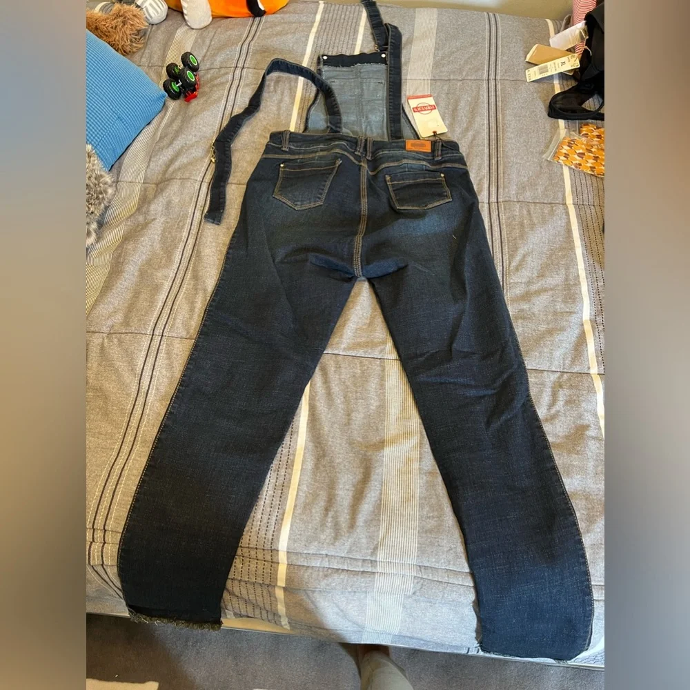 Overall - Picture 1 of 3